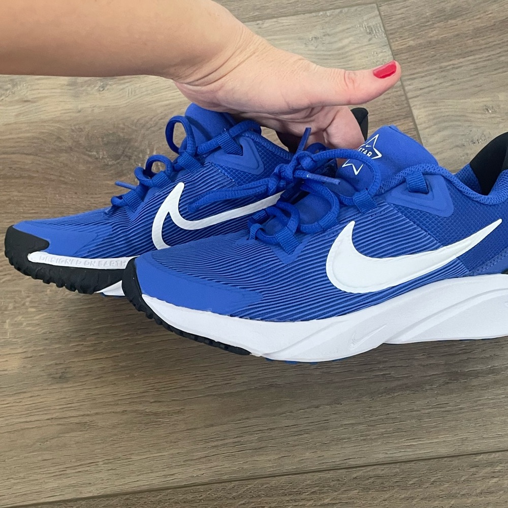 Boys blue nikes - Picture 2 of 4
